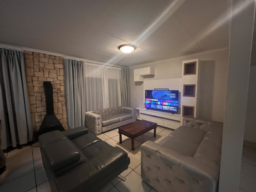 To Let 3 Bedroom Property for Rent in Broadacres Gauteng
