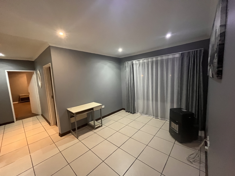 To Let 3 Bedroom Property for Rent in Broadacres Gauteng