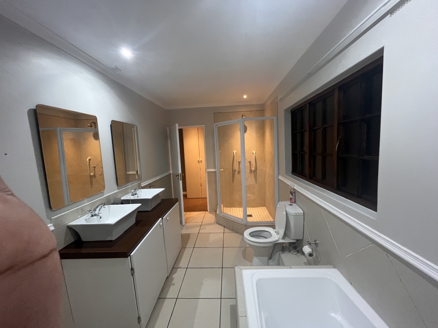 To Let 3 Bedroom Property for Rent in Broadacres Gauteng