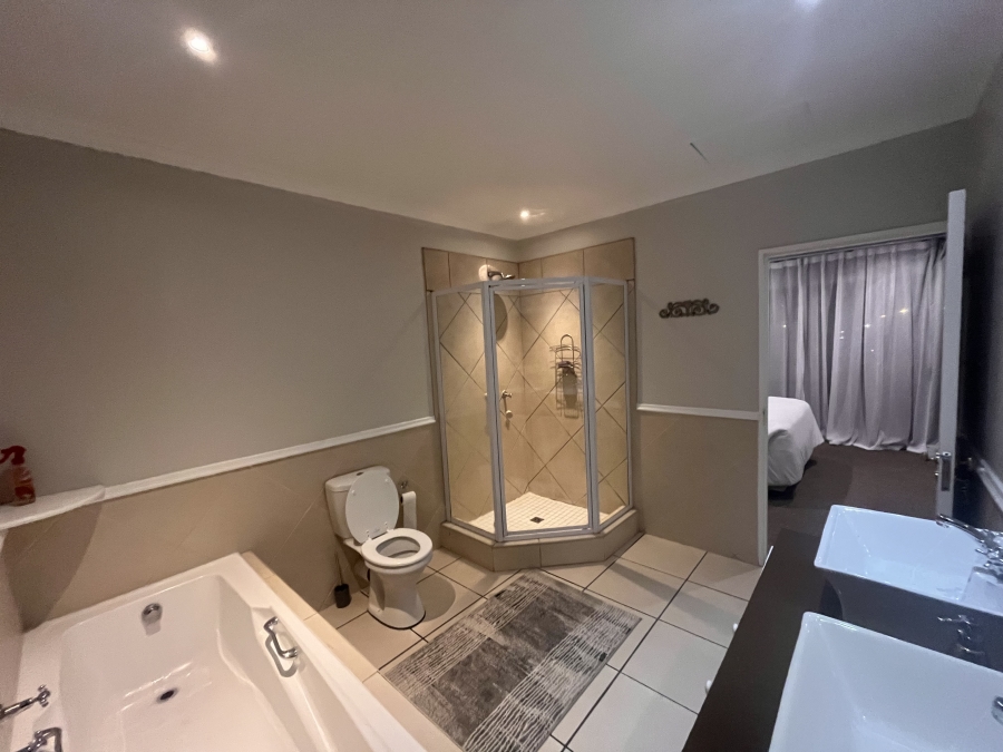To Let 3 Bedroom Property for Rent in Broadacres Gauteng