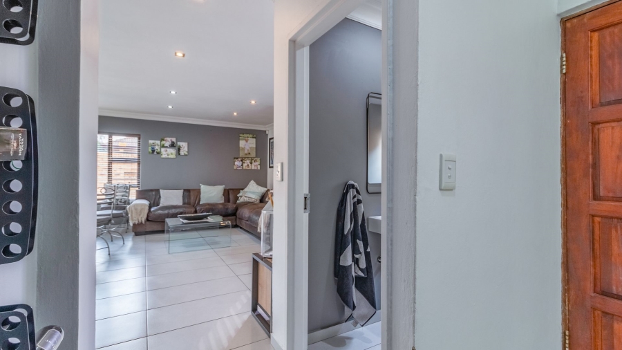 3 Bedroom Property for Sale in New Redruth Gauteng