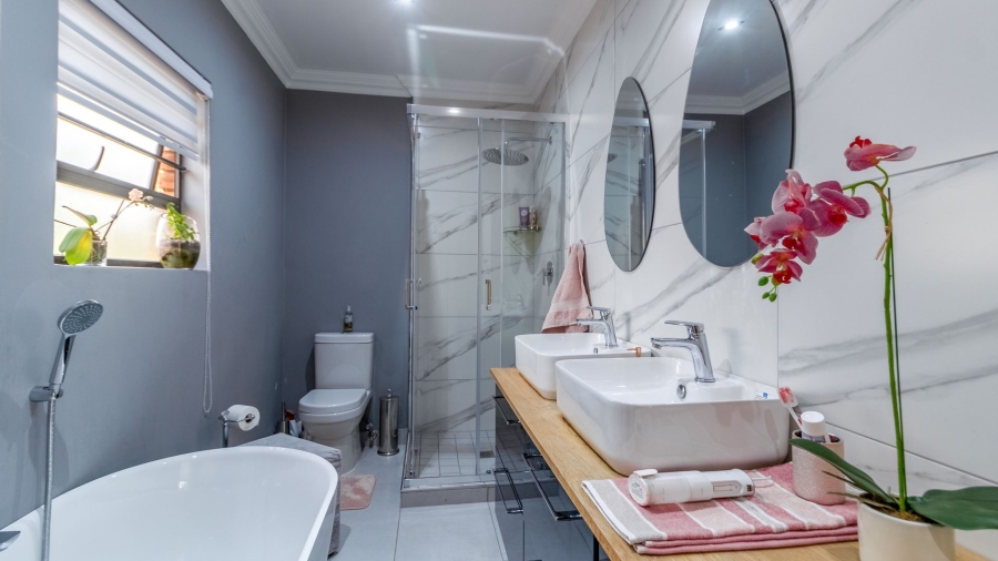 3 Bedroom Property for Sale in New Redruth Gauteng
