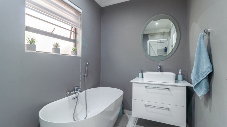3 Bedroom Property for Sale in New Redruth Gauteng
