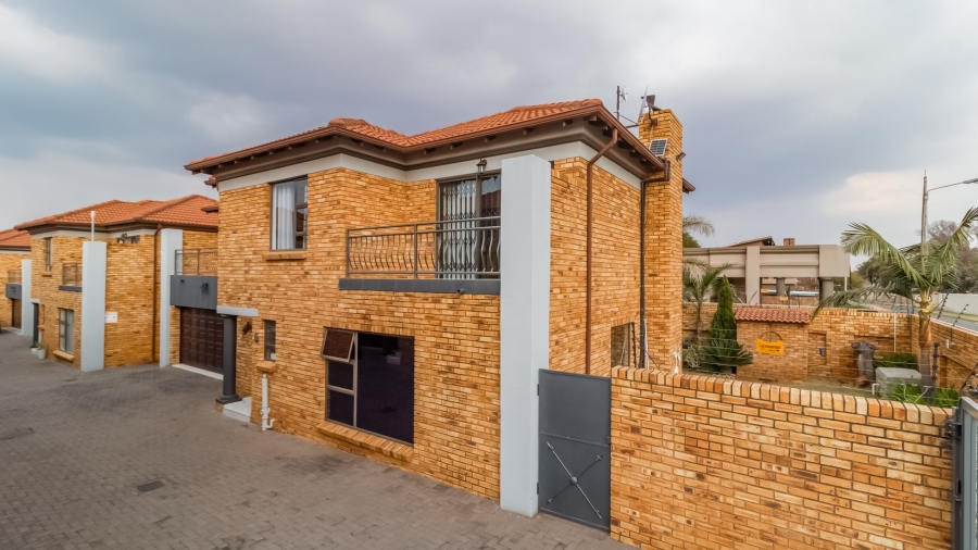 3 Bedroom Property for Sale in New Redruth Gauteng