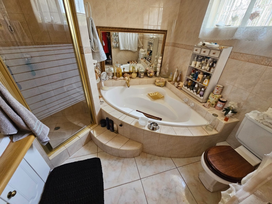 5 Bedroom Property for Sale in Ormonde Gauteng