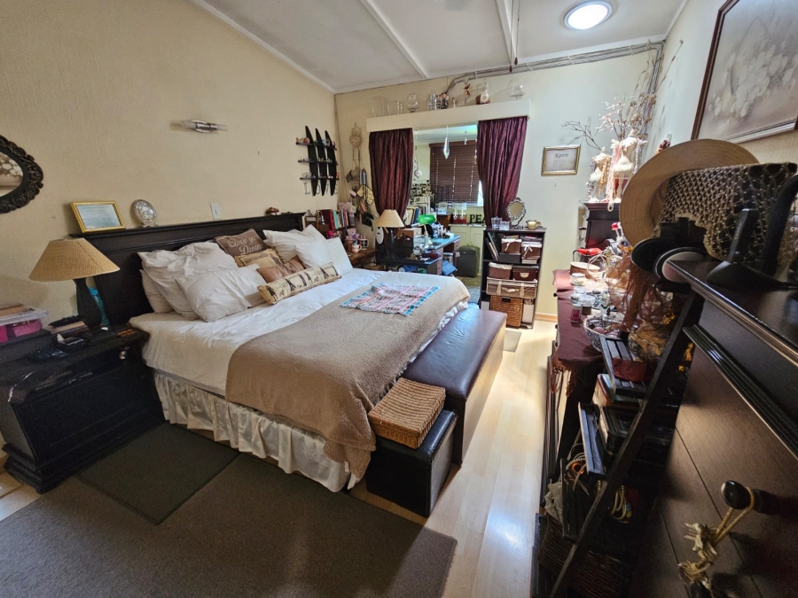 5 Bedroom Property for Sale in Ormonde Gauteng