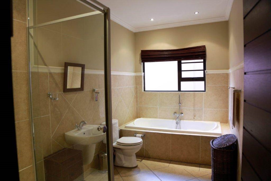 To Let 2 Bedroom Property for Rent in Sunninghill Gauteng