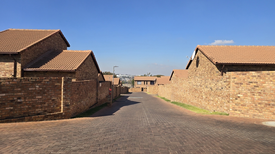 2 Bedroom Property for Sale in Halfway Gardens Gauteng