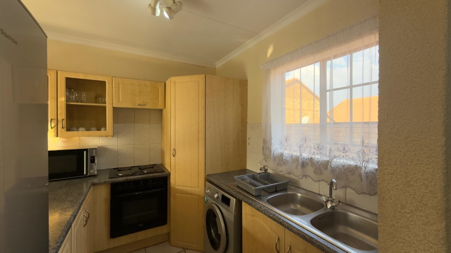 2 Bedroom Property for Sale in Halfway Gardens Gauteng