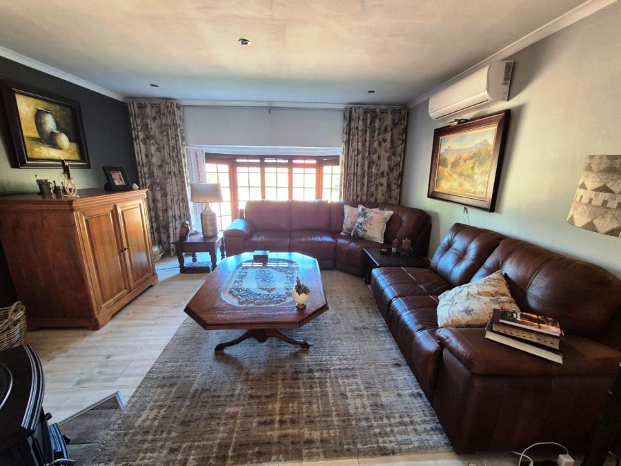 4 Bedroom Property for Sale in Eldoraigne Gauteng