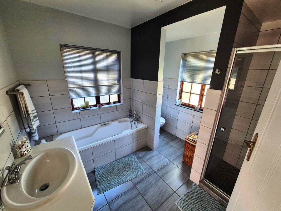 4 Bedroom Property for Sale in Eldoraigne Gauteng