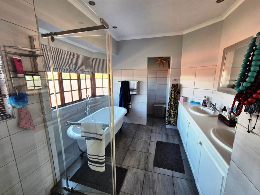 4 Bedroom Property for Sale in Eldoraigne Gauteng