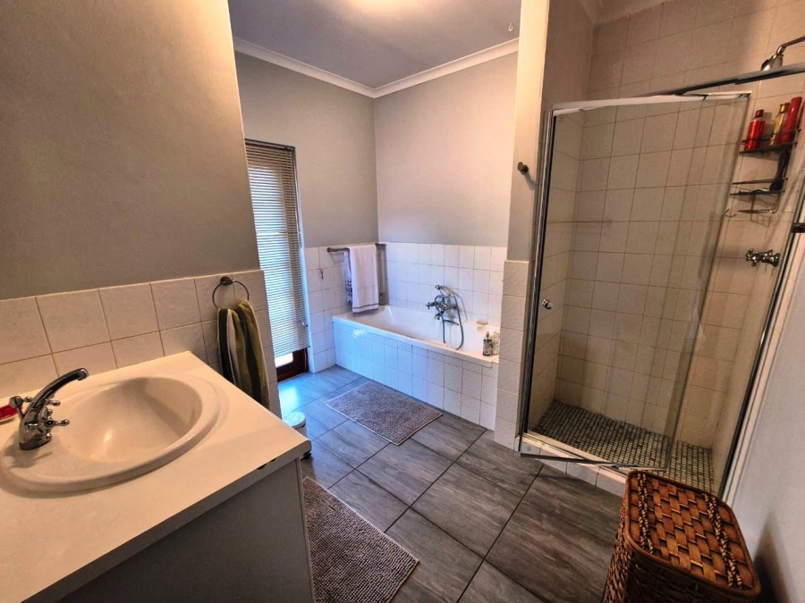 4 Bedroom Property for Sale in Eldoraigne Gauteng