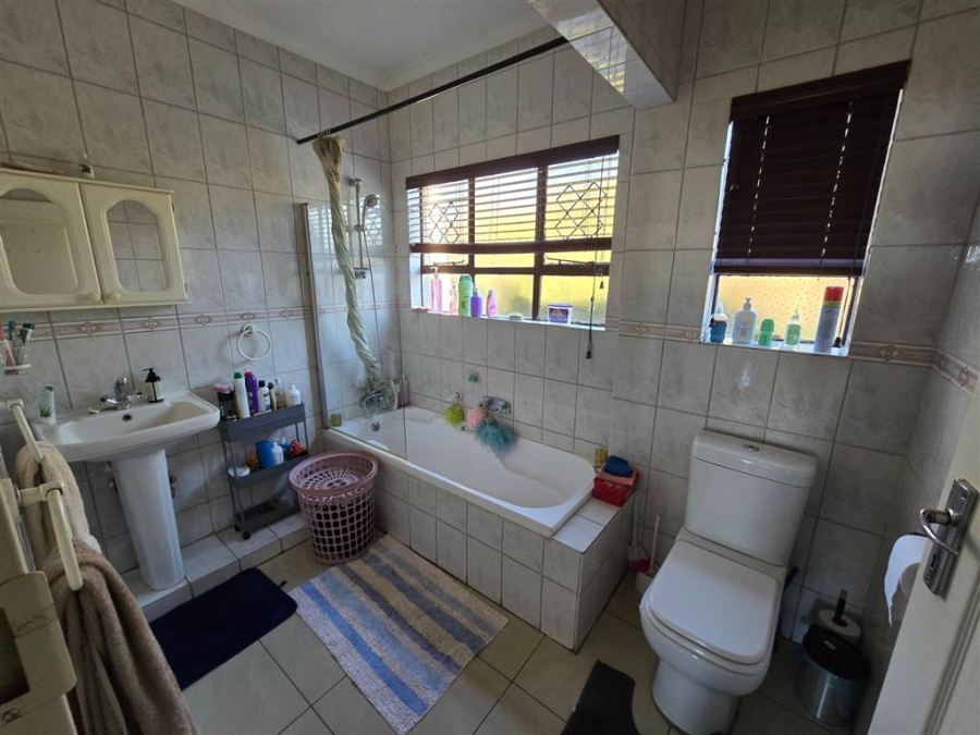 3 Bedroom Property for Sale in Noordheuwel Gauteng