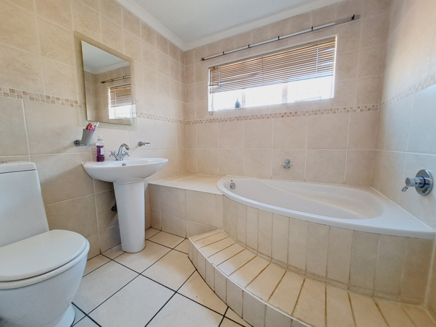 4 Bedroom Property for Sale in Sunnyridge Gauteng
