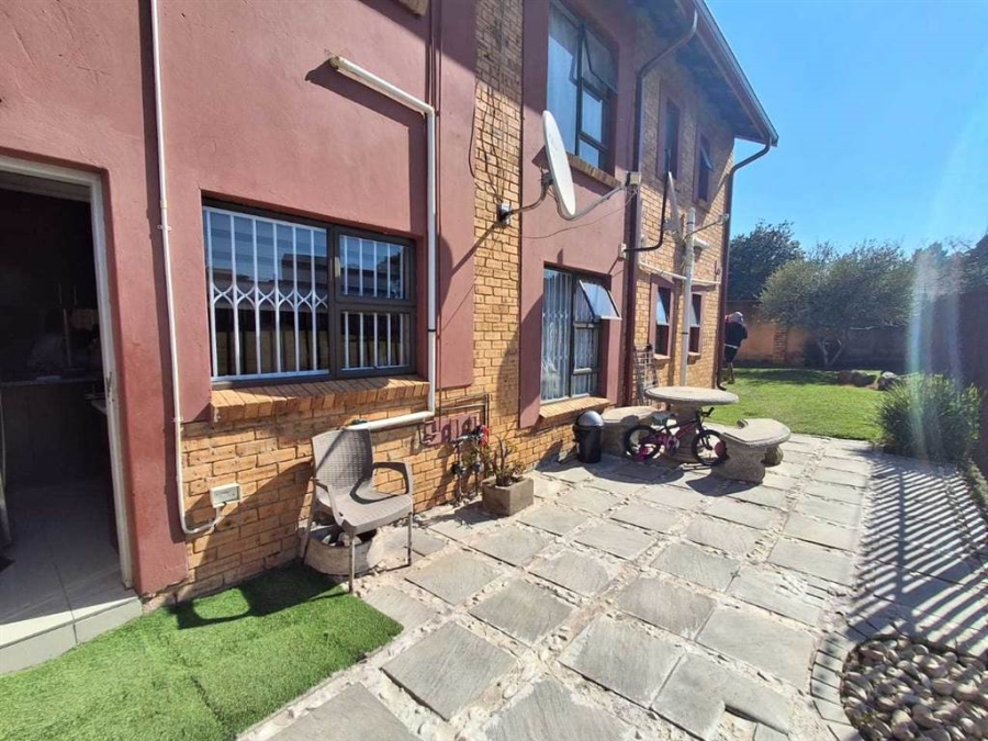 3 Bedroom Property for Sale in Brackendowns Gauteng
