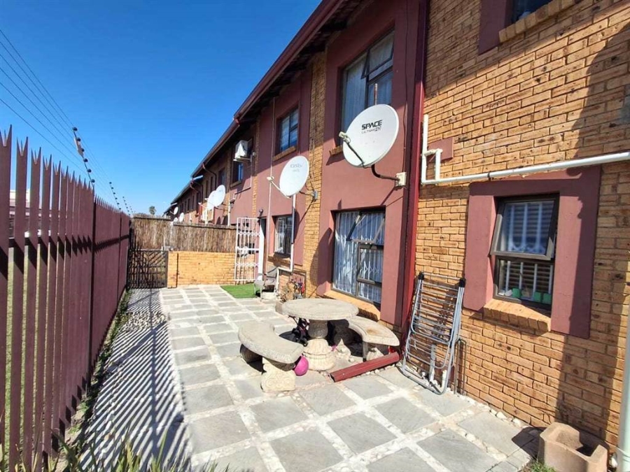 3 Bedroom Property for Sale in Brackendowns Gauteng