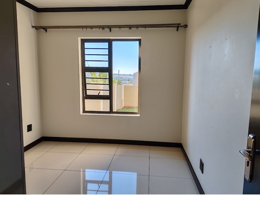 1 Bedroom Property for Sale in Blue Hills Gauteng