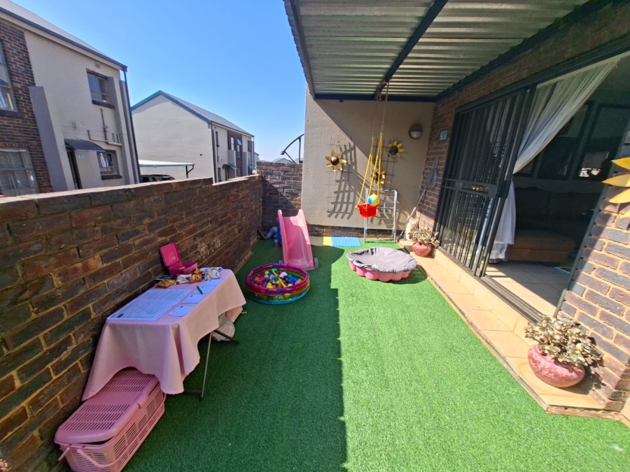 2 Bedroom Property for Sale in Noordheuwel Gauteng