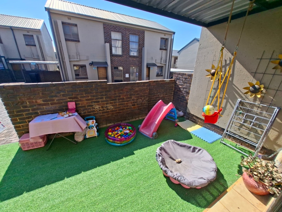 2 Bedroom Property for Sale in Noordheuwel Gauteng