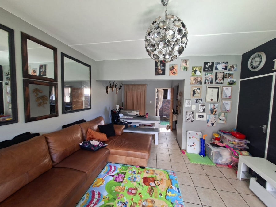 2 Bedroom Property for Sale in Noordheuwel Gauteng
