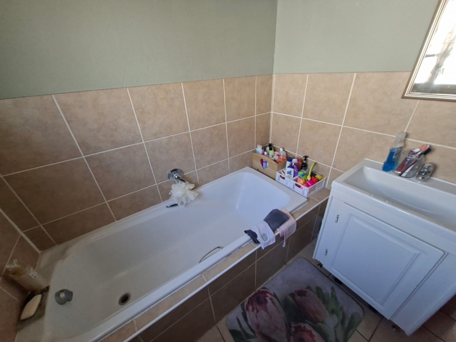 2 Bedroom Property for Sale in Noordheuwel Gauteng