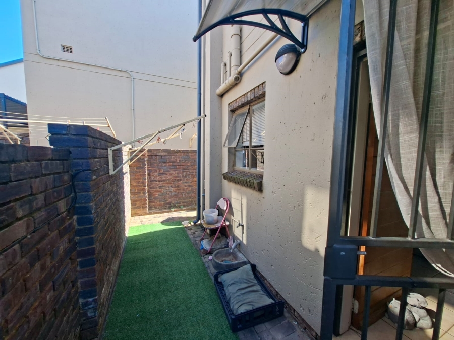 2 Bedroom Property for Sale in Noordheuwel Gauteng