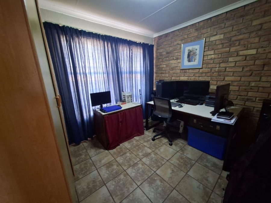 3 Bedroom Property for Sale in Rangeview Gauteng