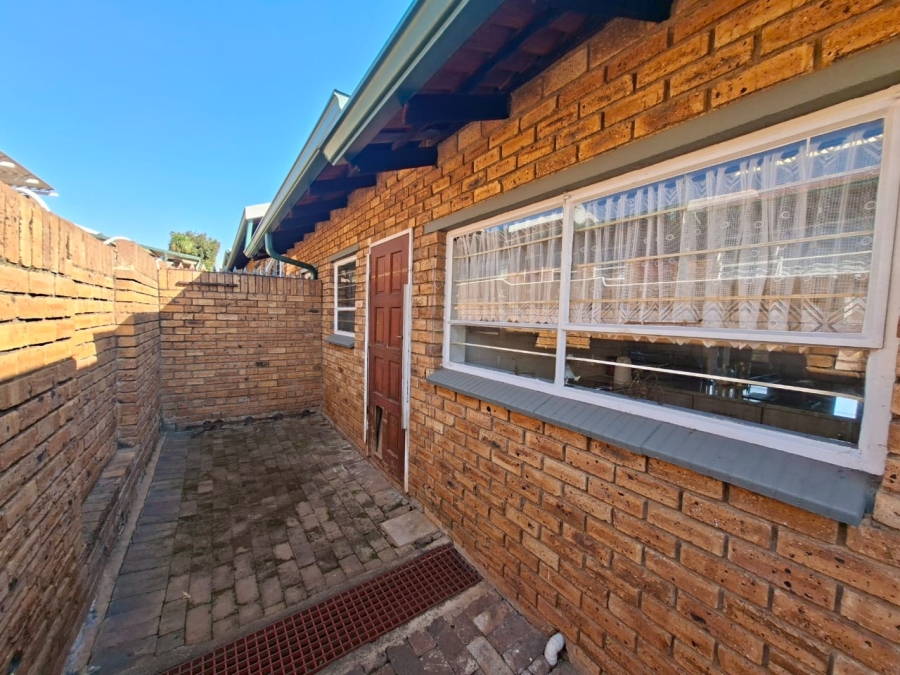 3 Bedroom Property for Sale in Rangeview Gauteng