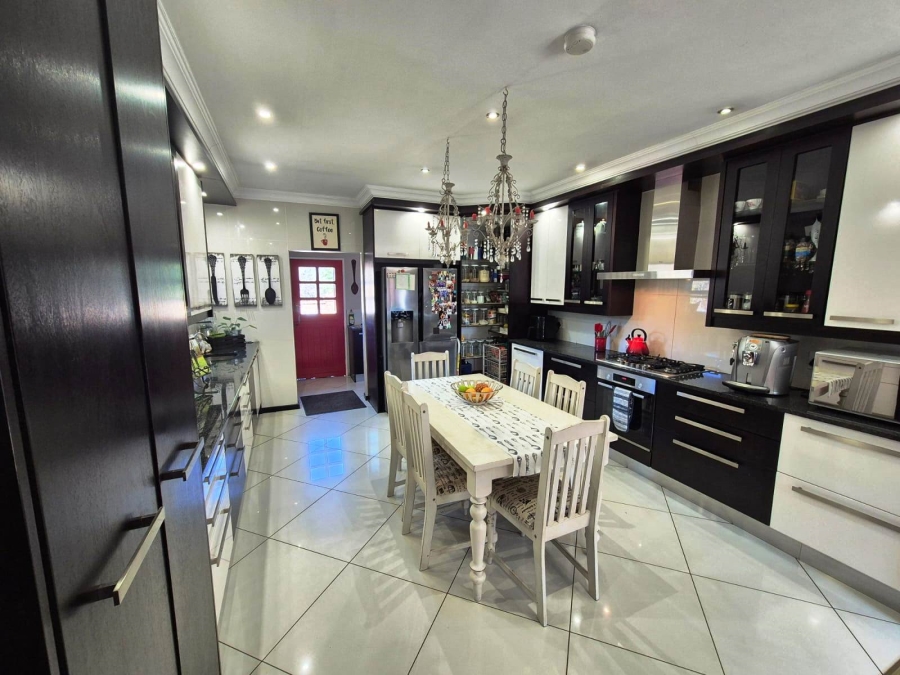 5 Bedroom Property for Sale in Eldoraigne Gauteng