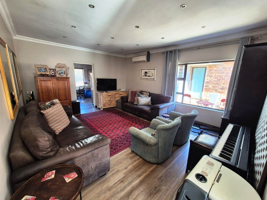 5 Bedroom Property for Sale in Eldoraigne Gauteng