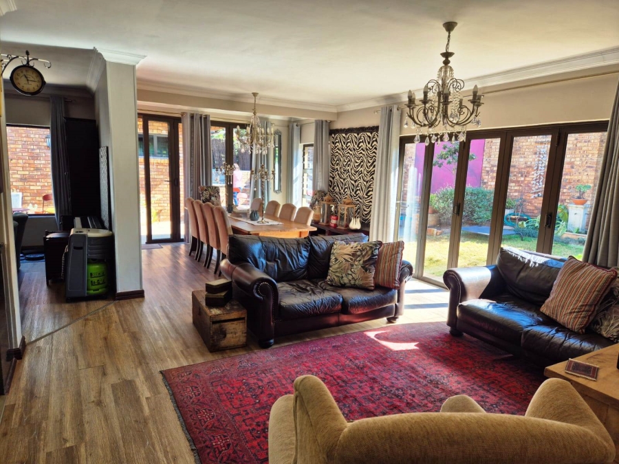 5 Bedroom Property for Sale in Eldoraigne Gauteng