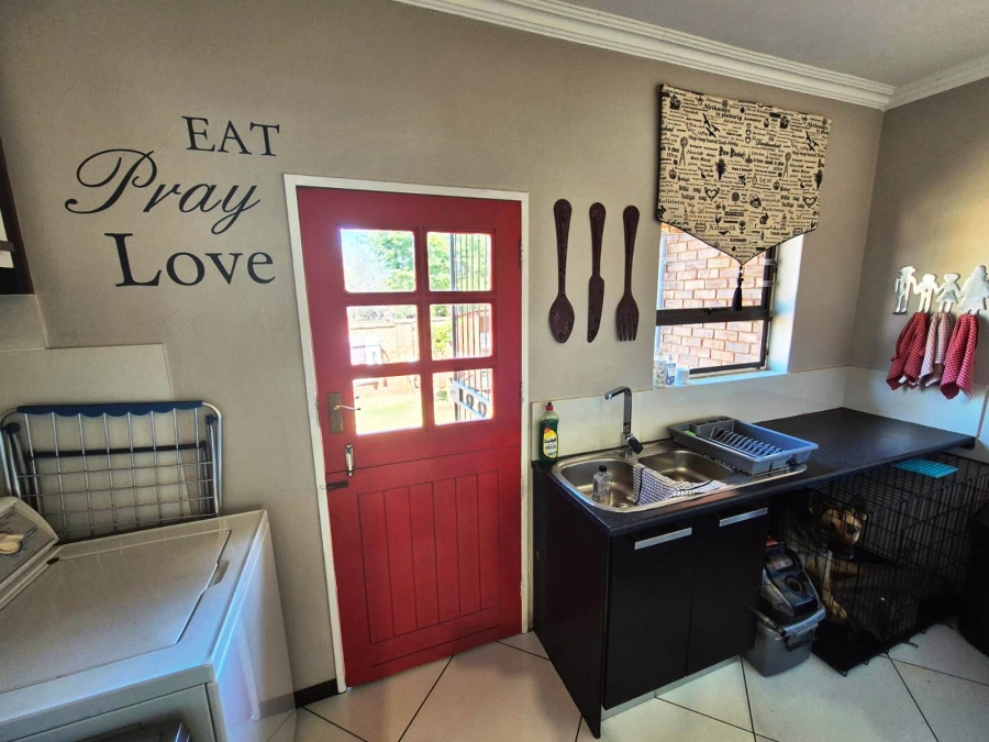 5 Bedroom Property for Sale in Eldoraigne Gauteng