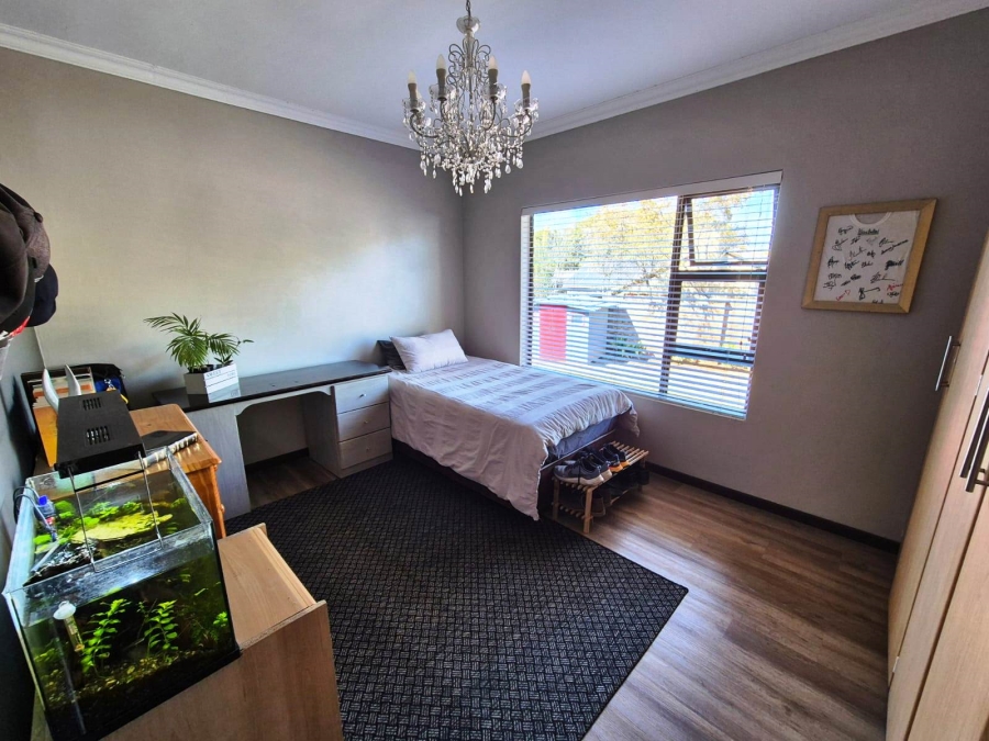 5 Bedroom Property for Sale in Eldoraigne Gauteng
