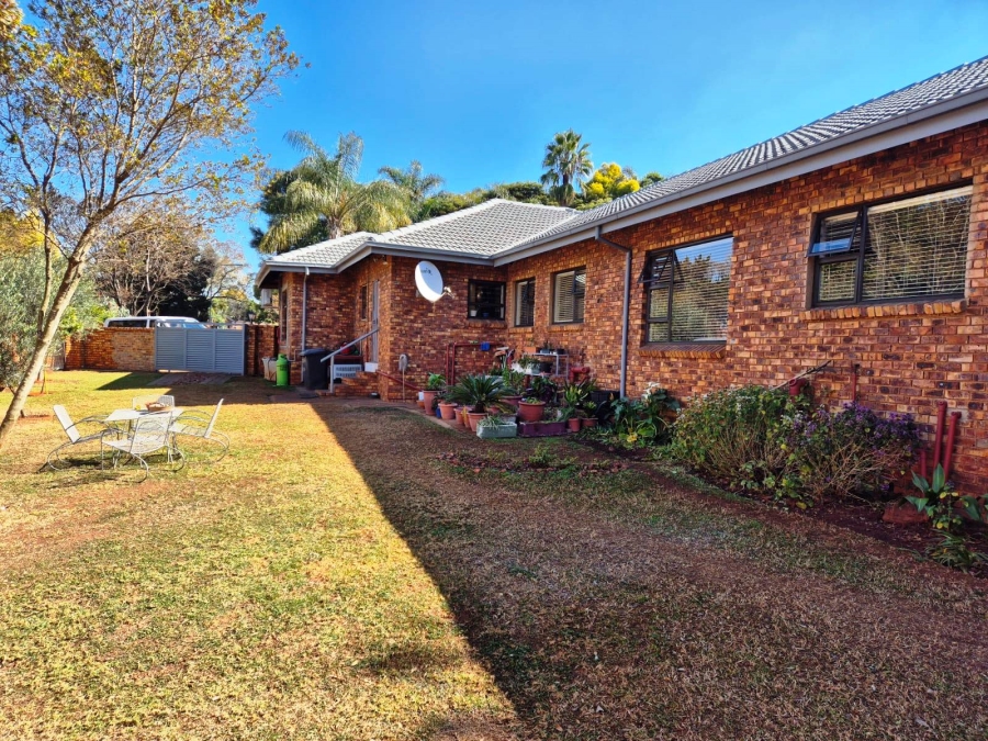5 Bedroom Property for Sale in Eldoraigne Gauteng