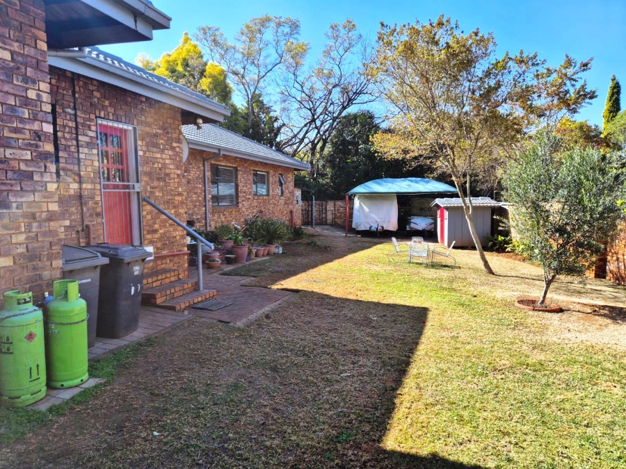 5 Bedroom Property for Sale in Eldoraigne Gauteng