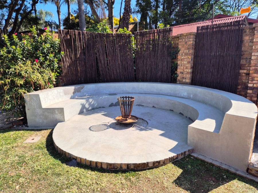 5 Bedroom Property for Sale in Eldoraigne Gauteng