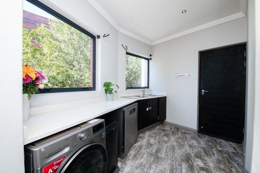 To Let 4 Bedroom Property for Rent in Copperleaf Estate Gauteng