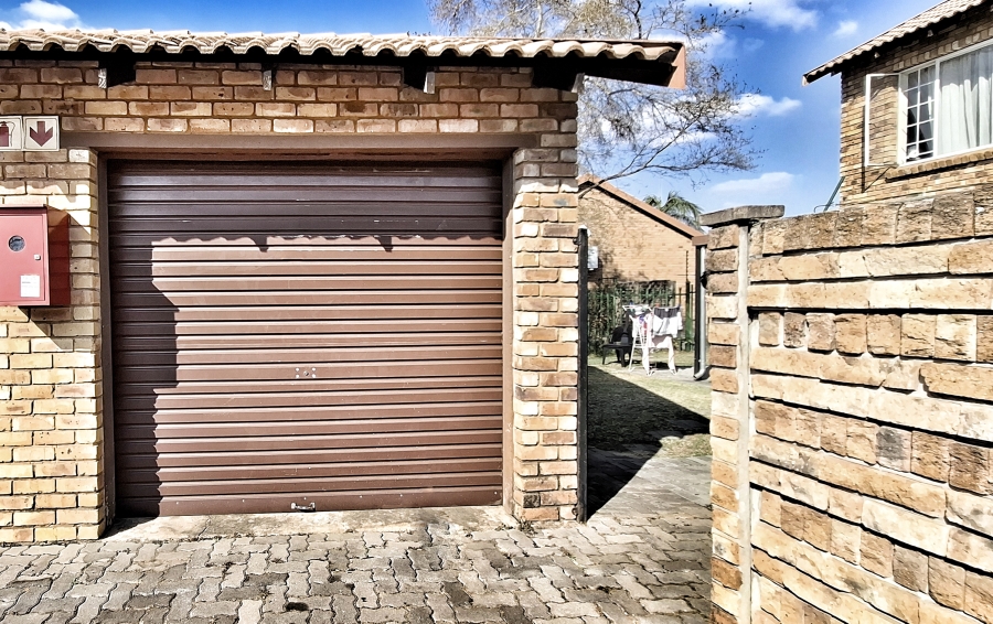 2 Bedroom Property for Sale in Annlin Gauteng