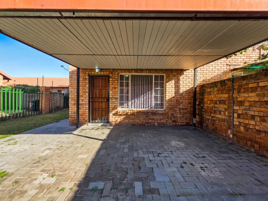 2 Bedroom Property for Sale in Annlin Gauteng
