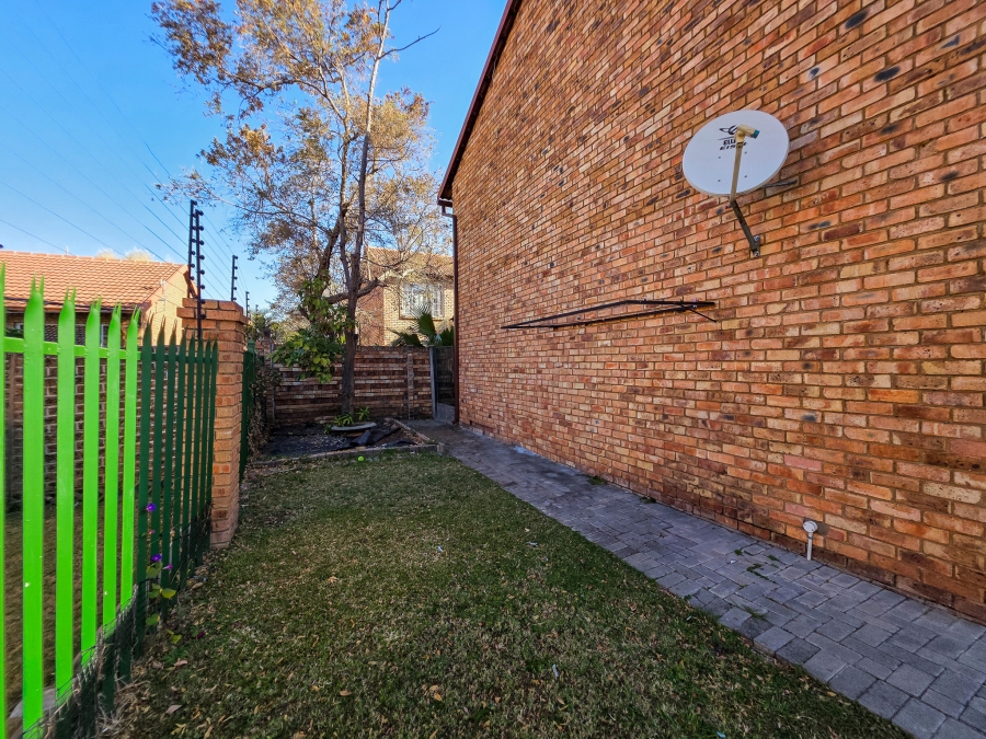 2 Bedroom Property for Sale in Annlin Gauteng