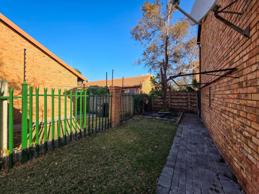 2 Bedroom Property for Sale in Annlin Gauteng