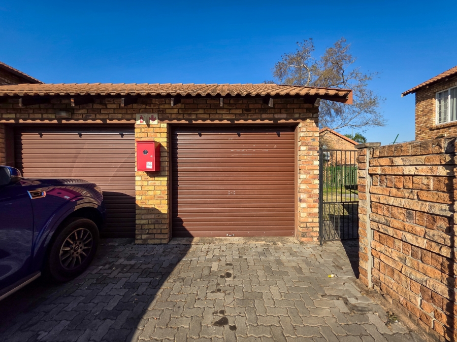 2 Bedroom Property for Sale in Annlin Gauteng