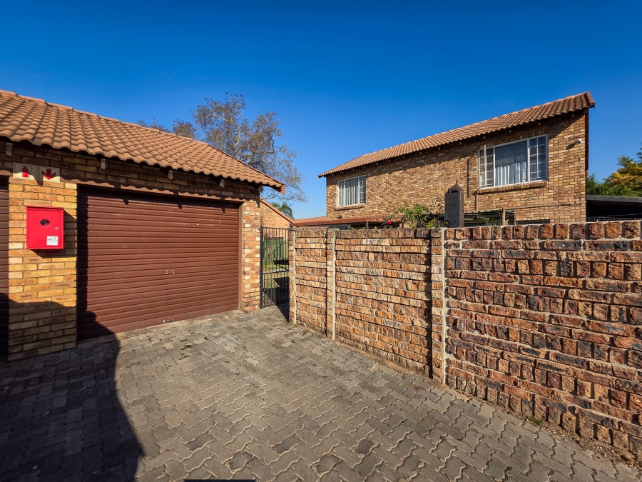 2 Bedroom Property for Sale in Annlin Gauteng