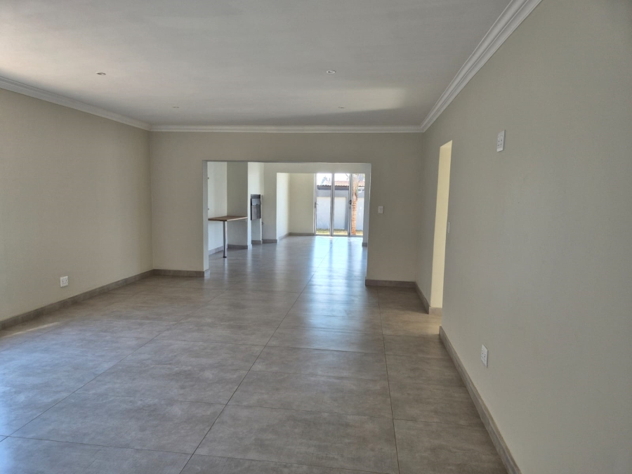 5 Bedroom Property for Sale in Wierda Park Gauteng