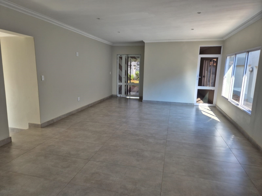 5 Bedroom Property for Sale in Wierda Park Gauteng