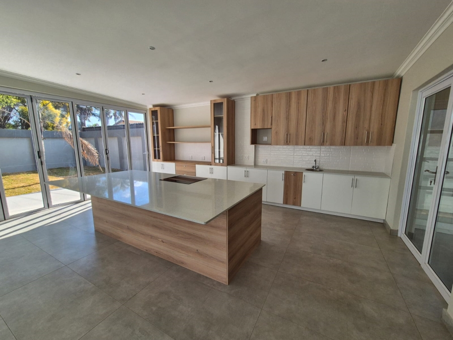 5 Bedroom Property for Sale in Wierda Park Gauteng