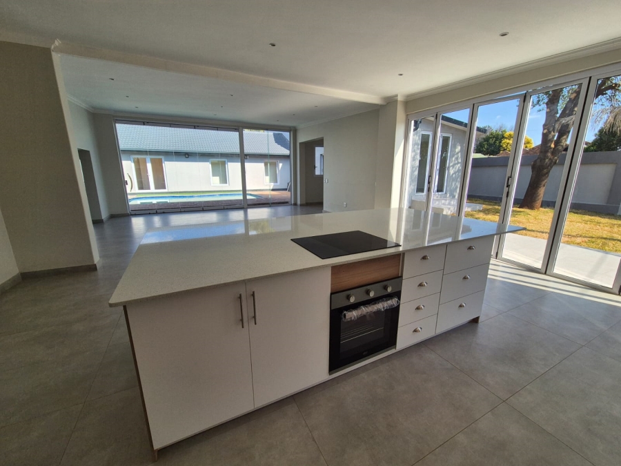5 Bedroom Property for Sale in Wierda Park Gauteng
