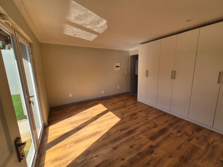5 Bedroom Property for Sale in Wierda Park Gauteng