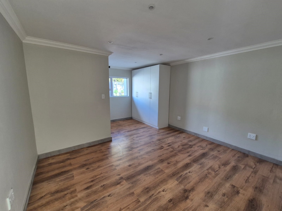 5 Bedroom Property for Sale in Wierda Park Gauteng